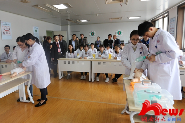 专家组考察附属第一医院(省人民医院)